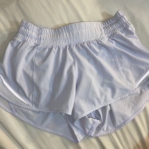 Size 4 Lavender Lululemon Hotty Hot Lined Shorts 2.5"